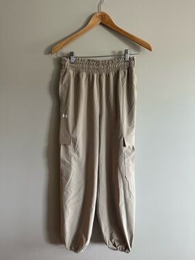 Under Armour Cargo Joggers – Beige | Size Small